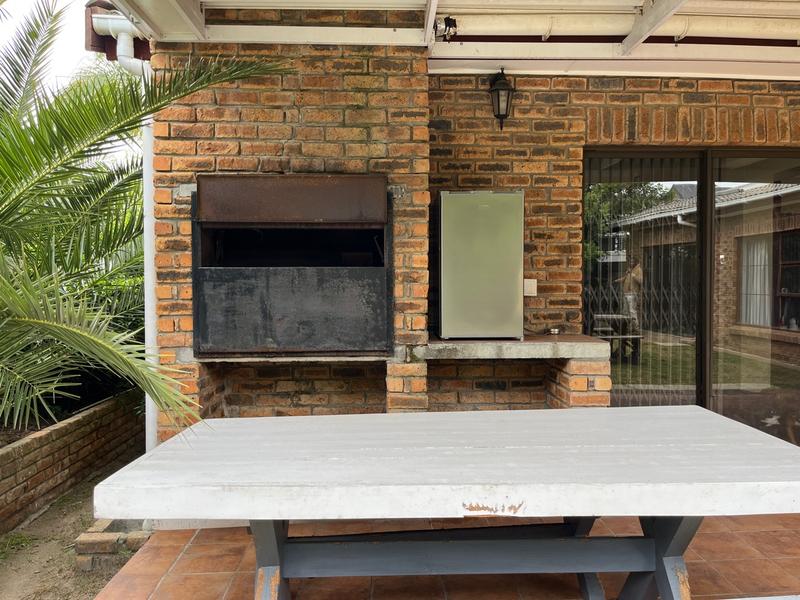 To Let 3 Bedroom Property for Rent in Uitzicht Western Cape